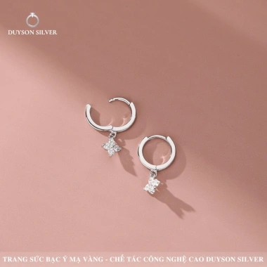 Khuyên tai bạc 925 Duyson Silver vòng tròn đính charm cỏ 4 lá – Giá chỉ 400.000đ