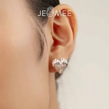 Khuyên tai bạc nữ hình trái tim Jesmee Eros chạm khắc gân sọc - Giá ưu đãi 289k 8 Khuyên tai bạc nữ hình trái tim Jesmee Eros chạm khắc gân sọc - Giá ưu đãi 289k 8