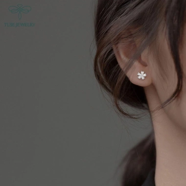 Khuyên tai bạc nữ TLEE bông hoa năm cánh - Nữ tính sang trọng, chỉ 182.000₫