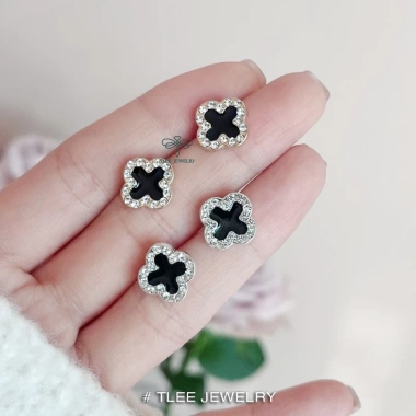 Khuyên tai bạc nữ TLEE cỏ bốn lá sơn đen viền đá lấp lánh - Giá ưu đãi 520k 7 Khuyên tai bạc nữ TLEE cỏ bốn lá sơn đen viền đá lấp lánh - Giá ưu đãi 520k 7