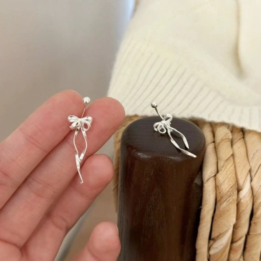 Khuyên tai bạc nữ TLEE nơ thắt dài, chốt ren bi xinh xắn - Giá ưu đãi 456.000₫