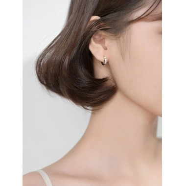 Khuyên tai bạc S925 nữ tròn đính đá xinh G3.863 AROCH Jewelry - Giá 476.000 VND 6 Khuyên tai bạc S925 nữ tròn đính đá xinh G3.863 AROCH Jewelry - Giá 476.000 VND 6