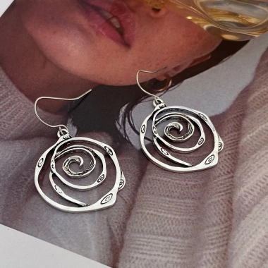 Khuyên tai Boho tròn phong cách BT21 - Vẻ đẹp vượt thời gian, giảm còn 26.100₫ 7 Khuyên tai Boho tròn phong cách BT21 - Vẻ đẹp vượt thời gian, giảm còn 26.100₫ 7