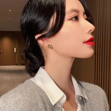 Khuyên Tai Hạt Đậu Nhẹ Nhàng Sang Trọng Kim Loại Dáng Ôm Tròn Phong Cách Hàn Quốc BT.101 - Giá 20.700 VND