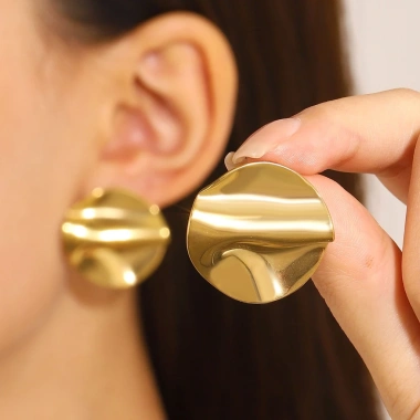 Khuyên tai kim loại bản to cá tính trẻ trung, mix đồ dễ dàng, giá 42.300₫