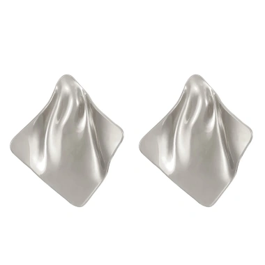 Khuyên tai kim loại bản to cá tính trẻ trung, mix đồ dễ dàng, giá 42.300₫ 10 Khuyên tai kim loại bản to cá tính trẻ trung, mix đồ dễ dàng, giá 42.300₫ 10