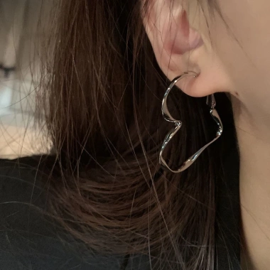 Khuyên tai kim loại size nhỏ dáng ngắn, trẻ trung phong cách Âu Mỹ BT60 - Giá giảm 25.200 VND 3 Khuyên tai kim loại size nhỏ dáng ngắn, trẻ trung phong cách Âu Mỹ BT60 - Giá giảm 25.200 VND 3