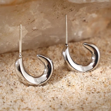 Khuyên tai nữ mạ vàng Cee Hoops Jesmee thiết kế chữ C sang trọng, giảm còn 249k 8 Khuyên tai nữ mạ vàng Cee Hoops Jesmee thiết kế chữ C sang trọng, giảm còn 249k 8
