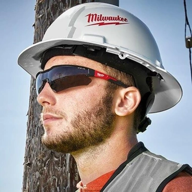 Kính an toàn Milwaukee – kính chắc chắn trong suốt kèm dụng cụ, chỉ 127.224₫