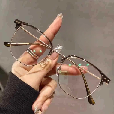 Kính cận thị nam nữ màu nâu lạnh, siêu nhẹ, mỏng tròn, chống xanh, giá 66.960₫