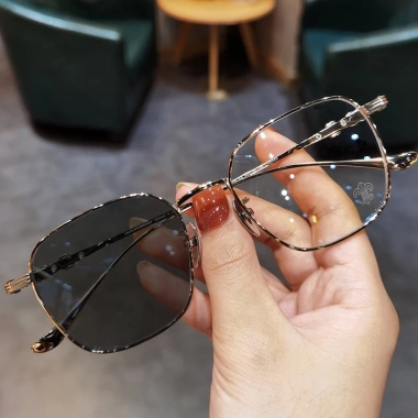Kính Giả Cận Nam Nữ VIENDO Gọng Đa Giác Kim Loại Chống UV và Ánh Sáng Xanh Đổi Màu Khi Ra Nắng Giá 149.000