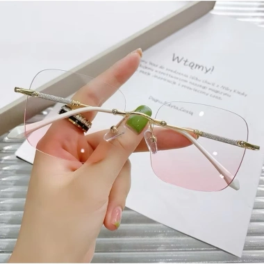 Kính má hồng gọng kim loại cao cấp không viền vuông omber C16 giá ưu đãi 70.000₫ 2 Kính má hồng gọng kim loại cao cấp không viền vuông omber C16 giá ưu đãi 70.000₫ 2