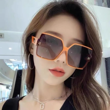 Kính Mát Chống Tia UV Thời Trang Nữ - Bảo Vệ Mắt, Siêu Nhẹ, Giá Ưu Đãi 27.540₫