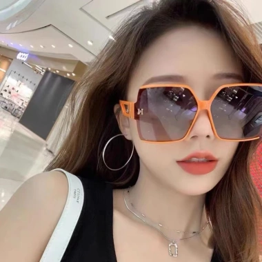 Kính Mát Chống Tia UV Thời Trang Nữ - Bảo Vệ Mắt, Siêu Nhẹ, Giá Ưu Đãi 27.540₫