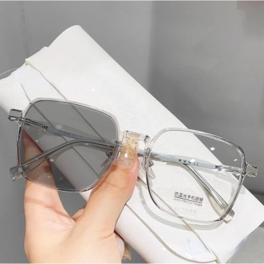 Kính Mát Gọng Lớn Siêu Nhẹ Chống Ánh Sáng Xanh Không Đổi Màu Nam Nữ 63.720₫