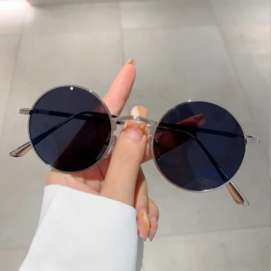 Kính Mát Gọng Tròn Retro Chống Tia UV - Thời Trang Cao Cấp Giá Ưu Đãi 74.088₫ 10