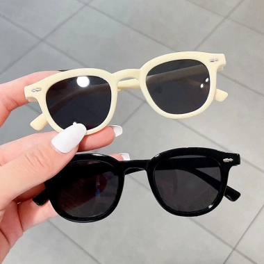 Kính Mát Hàn Quốc Chống UV Cho Bé: Thiết Kế Thời Trang Giá 41.040₫ Giảm 22%