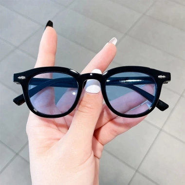 Kính Mát Hàn Quốc Chống UV Cho Bé: Thiết Kế Thời Trang Giá 41.040₫ Giảm 22%