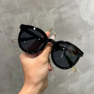 Kính mát nam nữ mắt mèo thời trang cao cấp - Giá rẻ 23.900đ, chất lượng tuyệt vời