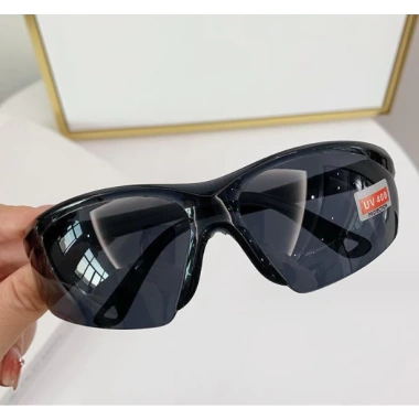 Kính Mát Thời Trang Chống Bụi UV400 Bảo Vệ Mắt Giá 18.000đ (Giảm từ 22.500đ)