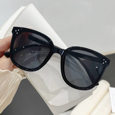 Kính Mát Thời Trang Nam Nữ CM569 Chống UV Hiện Đại Giá 25.000 - Giảm Đến 32