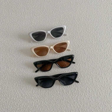 Kính Mát Trẻ Em Mắt Mèo Retro Chống UV K03 BiNgoKids - Giá Chỉ 42.000 Đ 3 Kính Mát Trẻ Em Mắt Mèo Retro Chống UV K03 BiNgoKids - Giá Chỉ 42.000 Đ 3