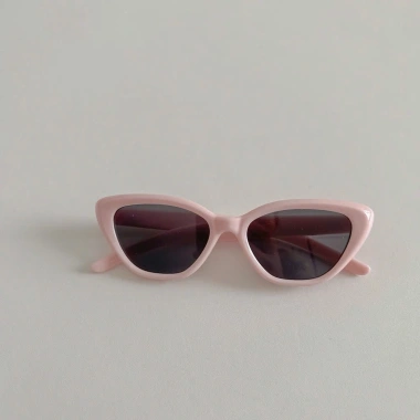 Kính Mát Trẻ Em Mắt Mèo Retro Chống UV K03 BiNgoKids - Giá Chỉ 42.000 Đ 9 Kính Mát Trẻ Em Mắt Mèo Retro Chống UV K03 BiNgoKids - Giá Chỉ 42.000 Đ 9