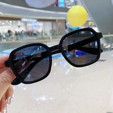 Kính Mát UV400 0-8 Tuổi Du Lịch Ngoài Trời Bảo Vệ Mắt Bé Gái Trai Giá Ưu Đãi 5