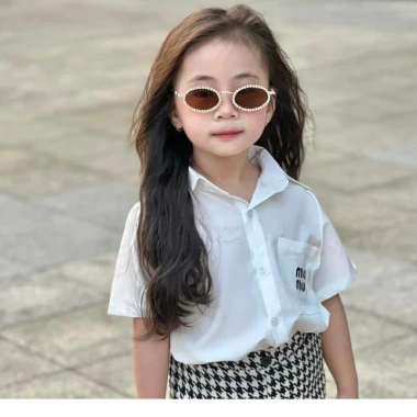 Kính râm cho bé 3-10 tuổi - Oval gọng kim loại viền đá, chống tia UV KM16 9 Kính râm cho bé 3-10 tuổi - Oval gọng kim loại viền đá, chống tia UV KM16 9