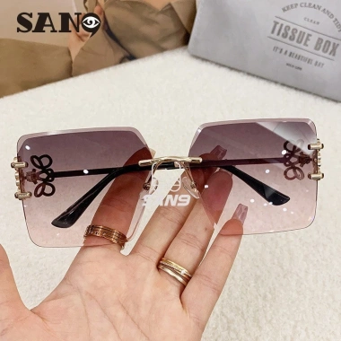 Kính râm COD San9 gọng lớn cổ điển, gương họa tiết - Giá ưu đãi 71.280đ
