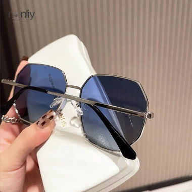 Kính râm du lịch biển Unisex đa giác kim loại thời trang đa năng giảm giá 31.270₫