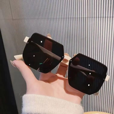 Kính râm hình vuông không đều cá tính cho nam nữ – Chống UV, thời trang, giảm giá 20% chỉ 63.828₫ 10