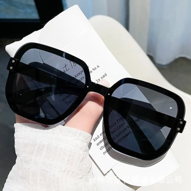 Kính râm K11 gọng lớn nữ thời trang lái xe ngoài trời, gọng nhựa dẻo cao cấp màu nâu - Giá 20.000đ