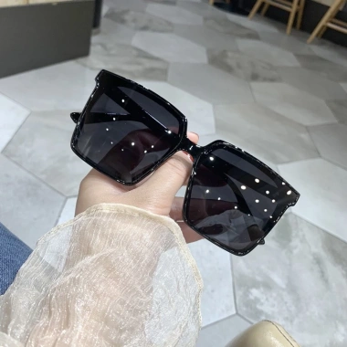 Kính râm mát nữ mắt vuông Hàn Quốc, chống UV Hottrend, đẹp đi biển, giá 6.000 VND