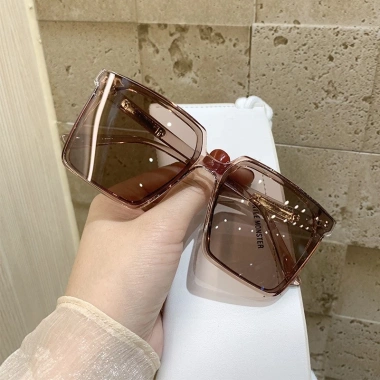 Kính râm mát nữ mắt vuông Hàn Quốc, chống UV Hottrend, đẹp đi biển, giá 6.000 VND
