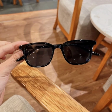 Kính râm nam nữ Sơn Tung UV400 nhẹ êm mẫu mới Jolie 16.006 giá 130k giảm mạnh 10