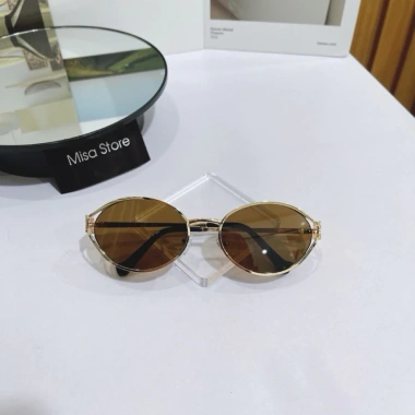 Kính râm nữ hotgirl thời trang - Giá ưu đãi 139.000đ, chất liệu nhẹ, phong cách trẻ trung