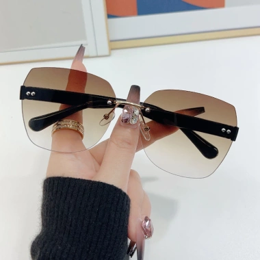 Kính râm nữ không vành UV400 Gradient Retro - Phong cách biển giá 49.680 9 Kính râm nữ không vành UV400 Gradient Retro - Phong cách biển giá 49.680 9