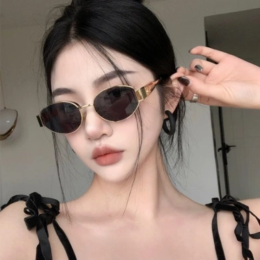 Kính râm oval nam nữ gọng kim loại đen nâu – Phù hợp chụp ảnh Tết, áo dài, đi chơi – Giá ưu đãi 69.900₫ 3