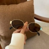 Kính râm oval nam nữ gọng kim loại đen nâu – Phù hợp chụp ảnh Tết, áo dài, đi chơi – Giá ưu đãi 69.900₫ 5