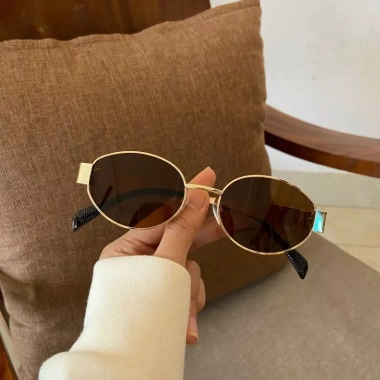Kính râm oval nam nữ gọng kim loại đen nâu – Phù hợp chụp ảnh Tết, áo dài, đi chơi – Giá ưu đãi 69.900₫ 5