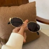 Kính râm oval nam nữ gọng kim loại đen nâu – Phù hợp chụp ảnh Tết, áo dài, đi chơi – Giá ưu đãi 69.900₫ 6