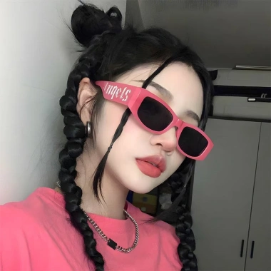 Kính râm thời trang nam nữ phong cách Hàn Quốc, selfie sang chảnh, nhiều màu, giảm còn 24.900đ 5 Kính râm thời trang nam nữ phong cách Hàn Quốc, selfie sang chảnh, nhiều màu, giảm còn 24.900đ 5