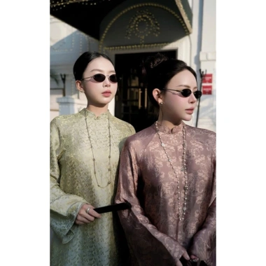 Kính thời trang oval không viền - Chụp áo dài Tết điệu đà, mặt vừa, 148.000 VND