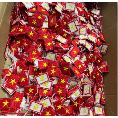 Lá cờ đỏ sao vàng thêu ủi nhiệt gắn kẹp tóc, vá áo rách giá 4,450₫