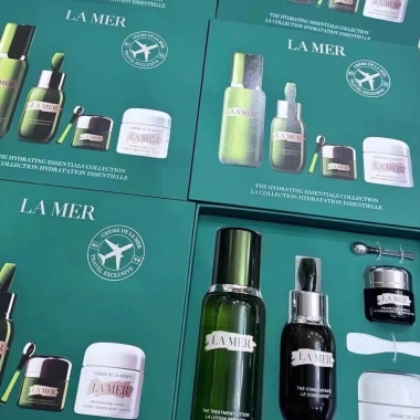 La Mer King Dưỡng Ẩm Món Hộp Quà 60 Tinh Chất Cô Đặc 50 Xanh Kem Mắt Nước – 642.921₫