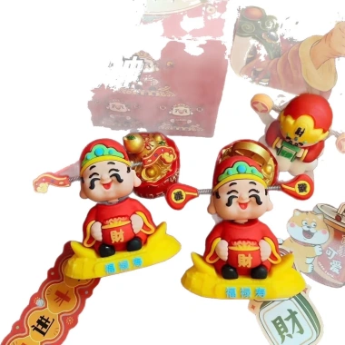 Lắc Đầu Thần Tài 2.025 - Đồ Trang Trí Xe Ô Tô Dễ Thương, Tiện Ích, Phong Cách UGGS 5
