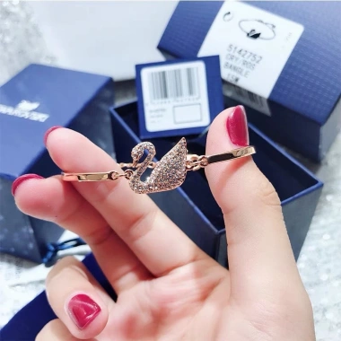 Lắc tay Swarovski Swan Bangle cao cấp – thiết kế thiên nga sang trọng, giảm còn 424.000₫ 4