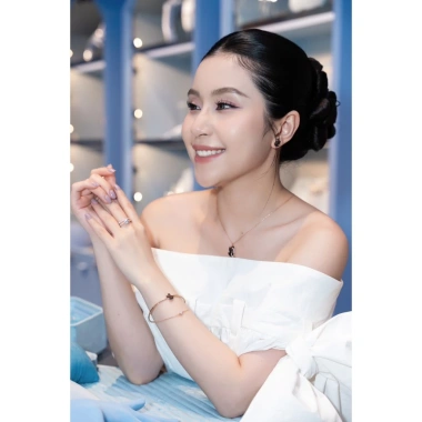 Lắc tay Swarovski & Vòng cổ nữ Thiên Nga Iconic Fullbox - Sang trọng, Tinh tế, Giá 800k 3 Lắc tay Swarovski & Vòng cổ nữ Thiên Nga Iconic Fullbox - Sang trọng, Tinh tế, Giá 800k 3