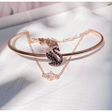 Lắc tay Swarovski & Vòng cổ nữ Thiên Nga Iconic Fullbox - Sang trọng, Tinh tế, Giá 800k 5 Lắc tay Swarovski & Vòng cổ nữ Thiên Nga Iconic Fullbox - Sang trọng, Tinh tế, Giá 800k 5